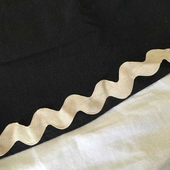 ANNIEWEAR size small black with a cream Bric-a-brac detailed accent sleeveless - Picture 3 of 11